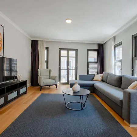 Διαμέρισμα 3-bedroom Family In Managed - Elevator & Parking Near Taksim Square
