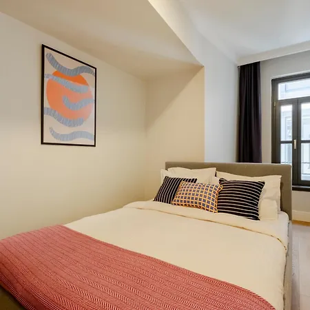 Appartement 3-bedroom Family In Managed - Elevator & Parking Near Taksim Square